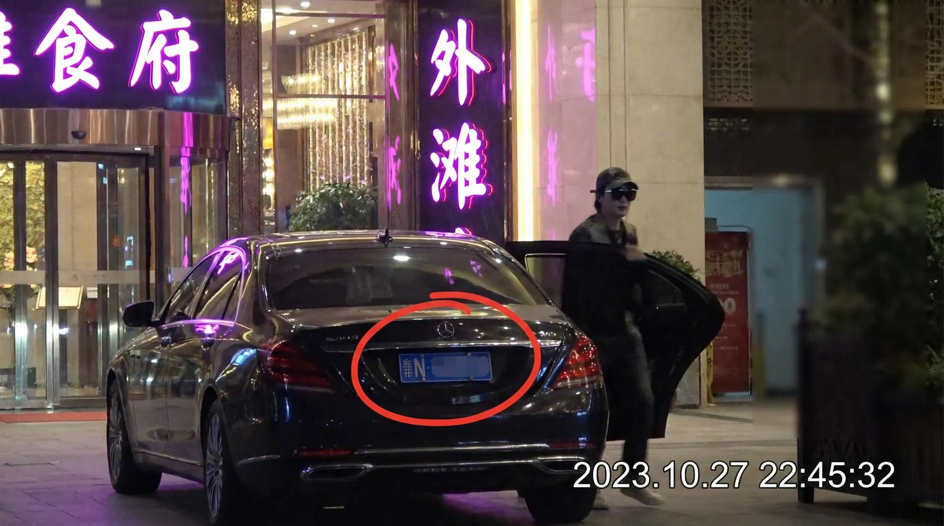 [黑料不打] - 黑料不打视频最新更新 | 热门黑料不打交流社区 - 豪车餐厅外被拍